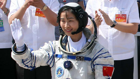 Liu Yang received the Guinness World Record as China's first female astronaut in 2018. /Guinness World Records