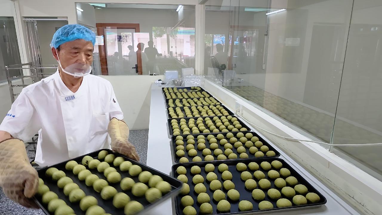 A matcha made in heaven: Guizhou's mooncakes take off nationwide