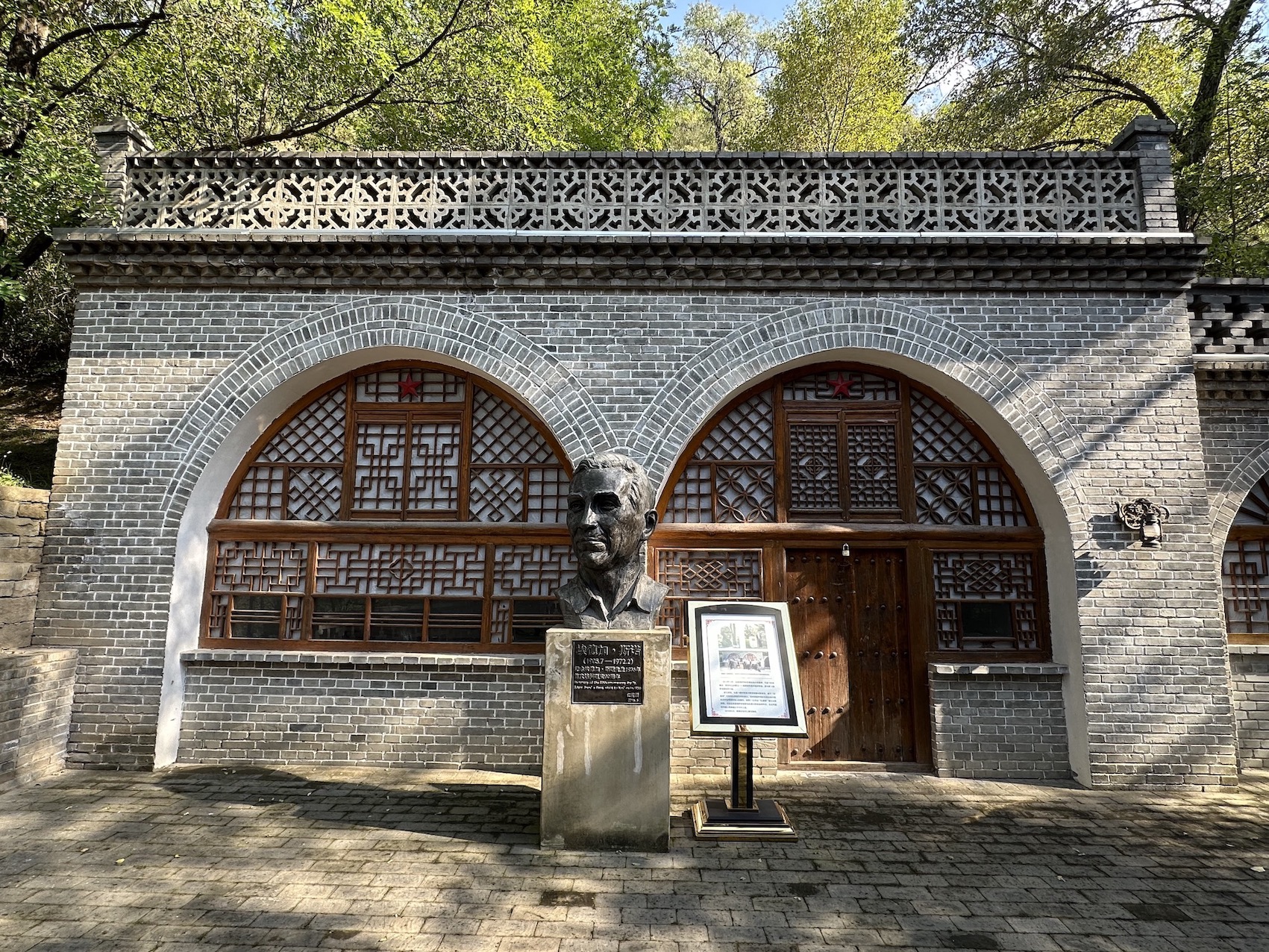 A bronze bust of Edgar Snow – unveiled in 2016, to commemorate the 30th anniversary of his first visit to Yan’an – at Yan'an Red Star Garden International Cultural Exchange Park, Shaanxi Province, September 15, 2026. /CGTN's Wu Yan