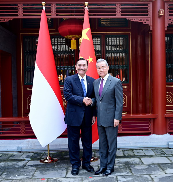 Chinese Foreign Minister Wang Yi (R) meets with Luhut Binsar Pandjaitan, chairman of Indonesia's National Economic Council, in Beijing, China, September 17, 2026. /Chinese Foreign Ministry