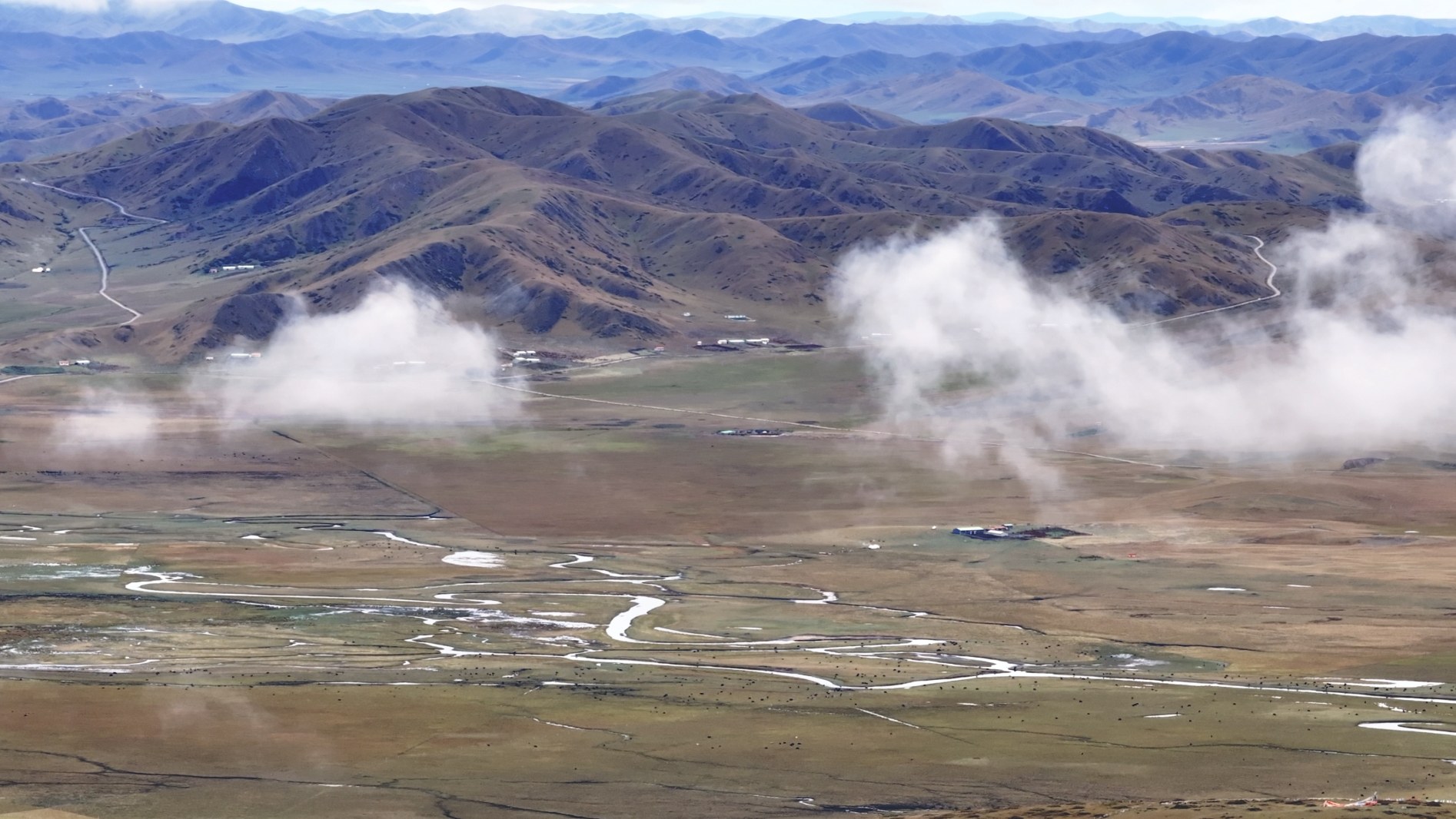 Aerial scene of grassland at Hongyuan County, Aba Tibetan and Qiang Autonomous Prefecture, Sichuan Province, Sep. 14, 2026. Zhang Kai/CGTN