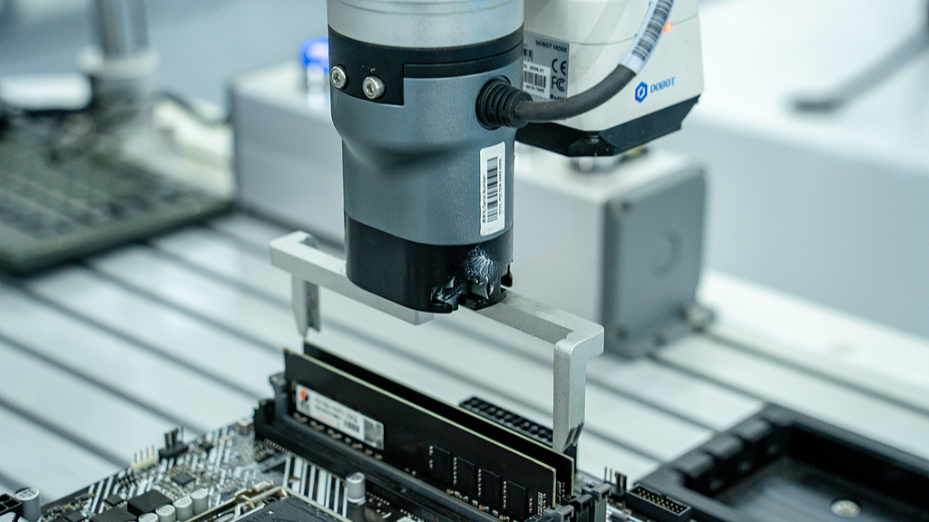 Xi stresses sustained efforts to strengthen advanced manufacturing