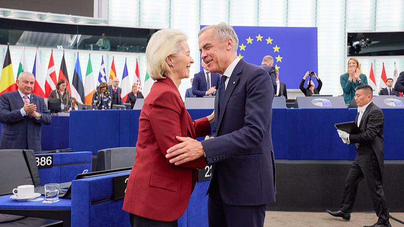 Canadian Prime Minister Mark Carney greets European Commission President Ursula von der Leyen after delivering a speech in the hemicycle at the European Parliament in Strasbourg, eastern France, September 17, 2026. /VCG