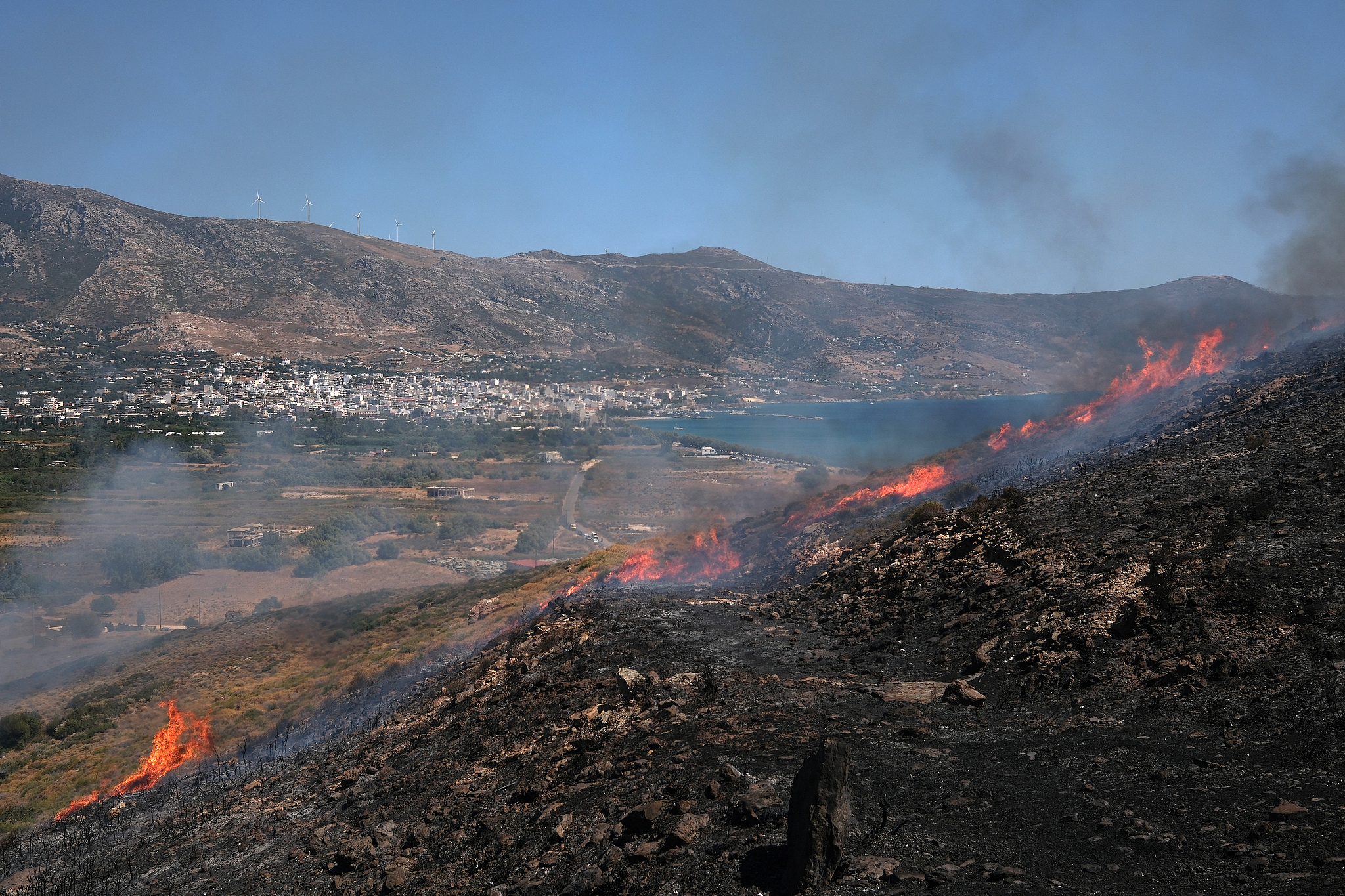 A wildfire burns near Karystos on the island of Evia, Greece, September 2, 2026. /VCG