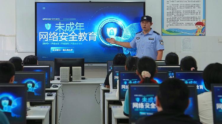 中国起草加强未成年人网络保护的指导方针
