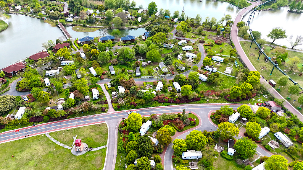 RVs gather at a scenic campsite in Nantong, Jiangsu Province on April 18, 2026. /VCG