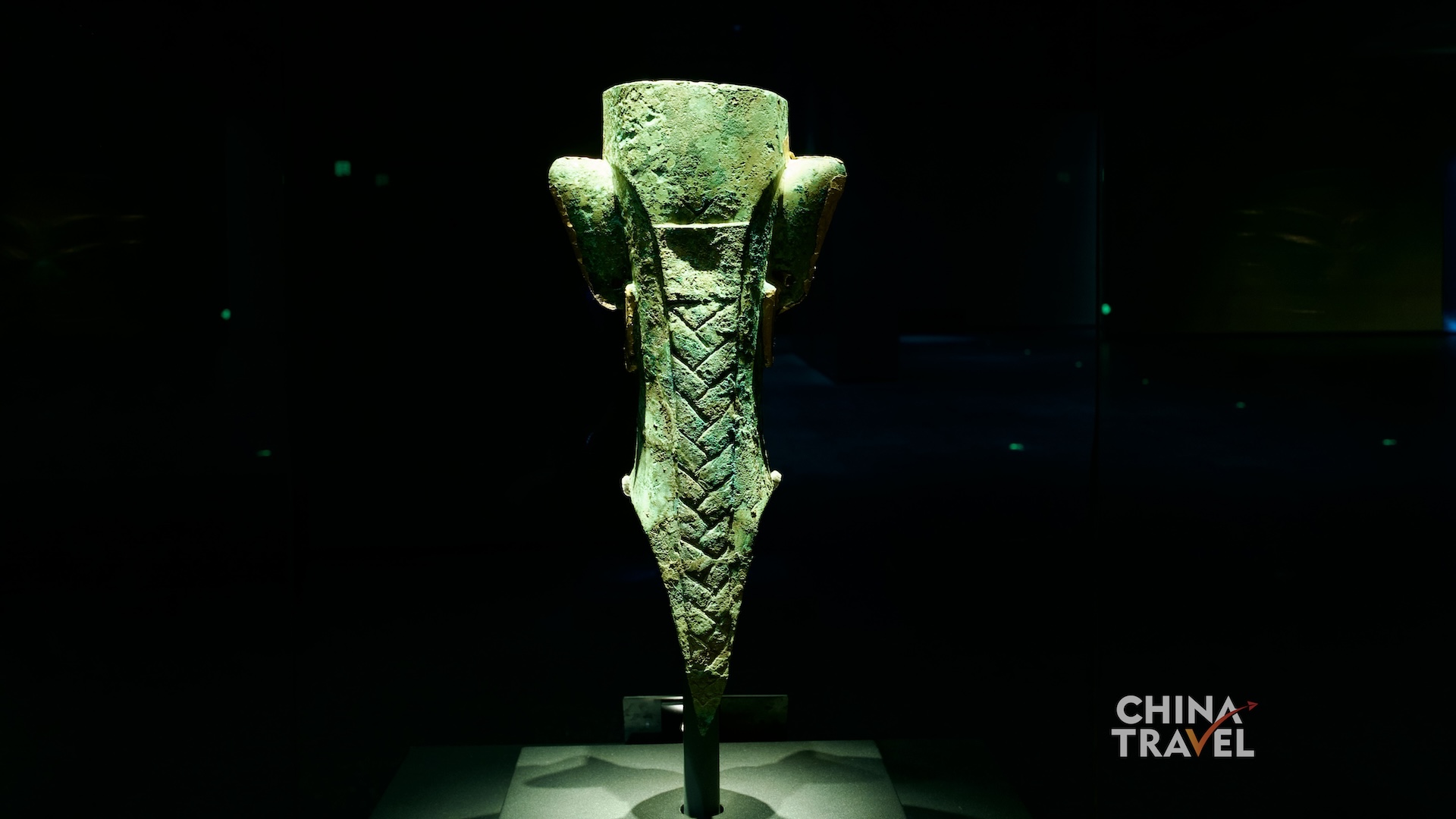 Bronze heads at Sanxingdui transform eyes, brows, ears and headgear into a distinctive visual system whose precise social and ritual meanings remain open to interpretation. /CGTN