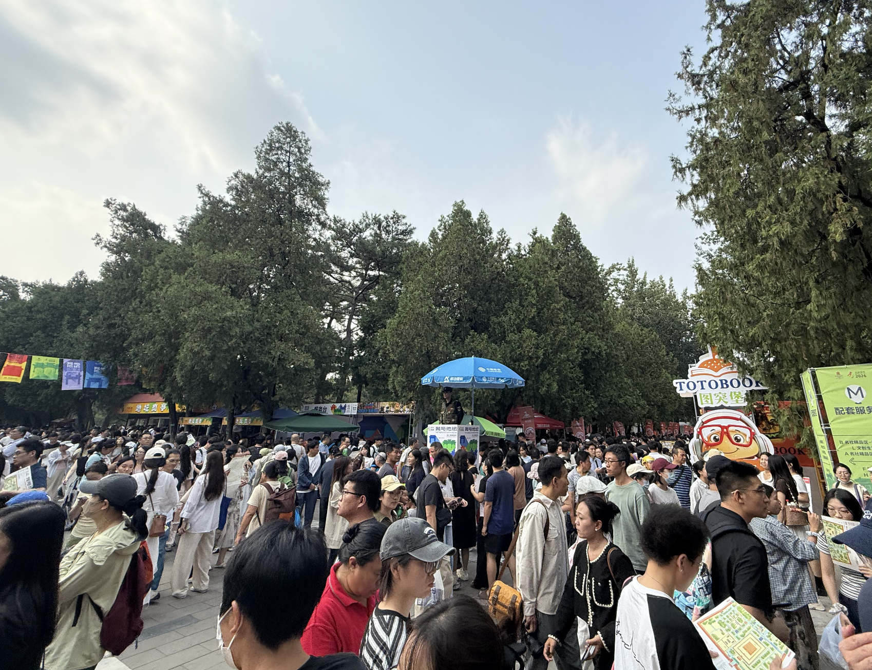 A sea of readers moves between bookstalls at the Ditan Book Fair 2026, September 19, 2026, Zaruhi Poghosyan /CGTN