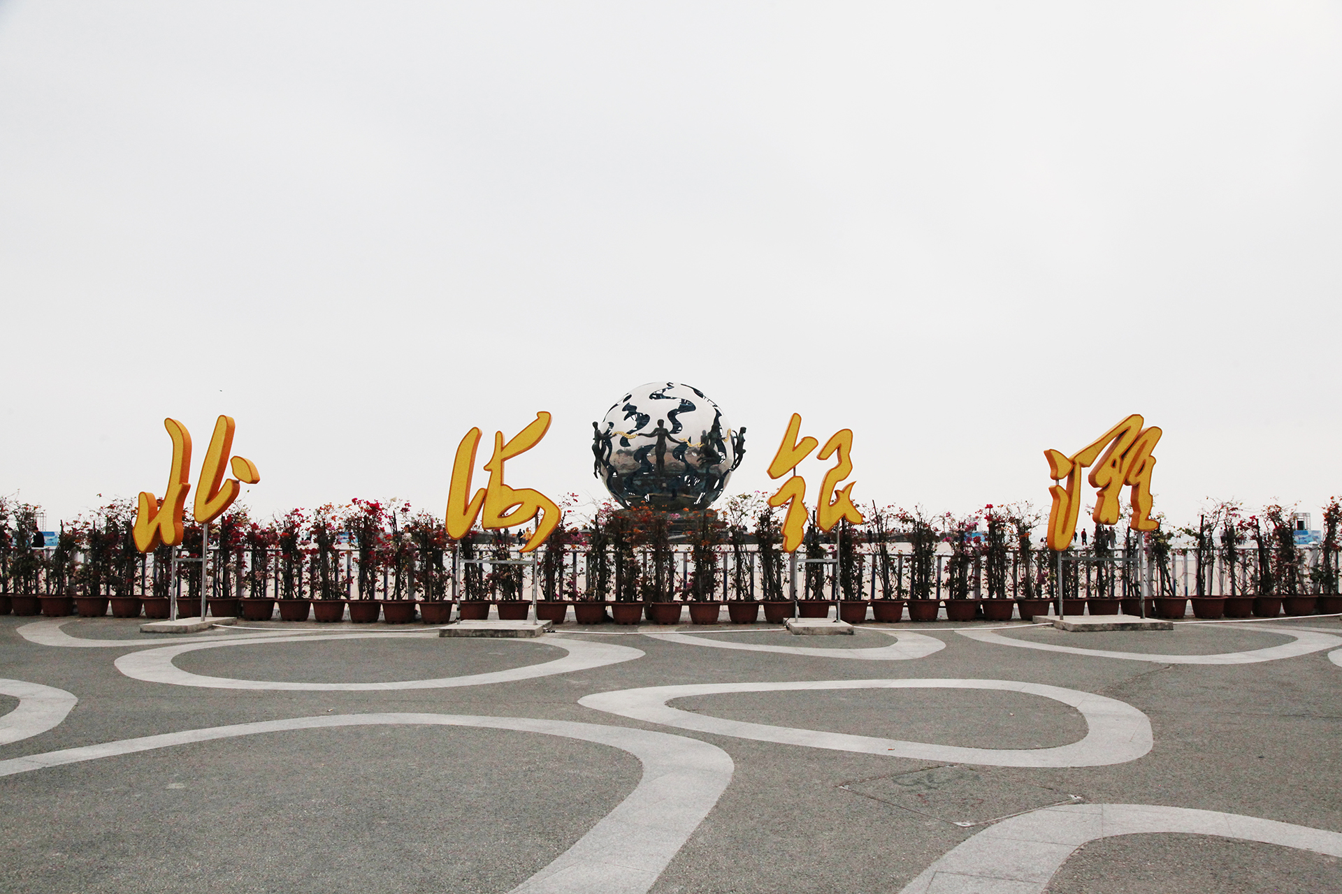 Silver Beach is a popular seaside destination in Beihai, Guangxi. /CGTN