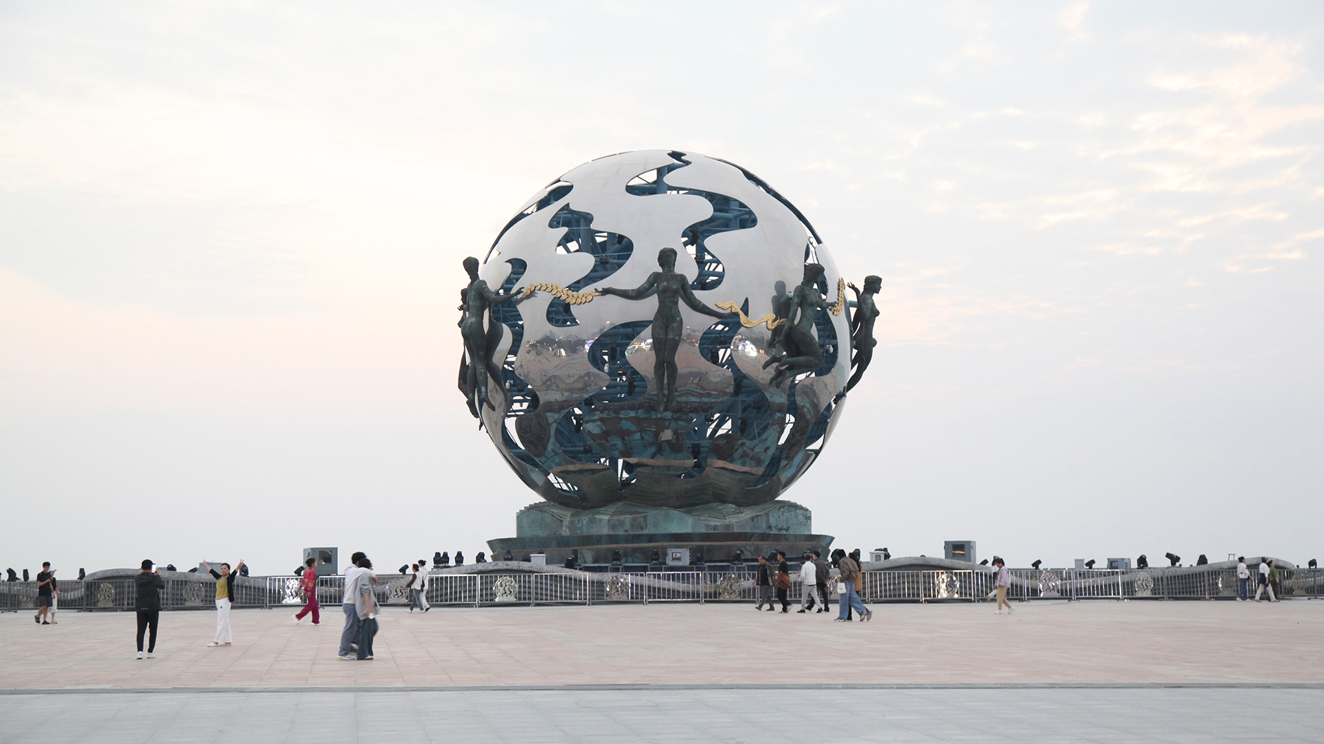 Explore the 'Tide' sculpture on Beihai's Silver Beach