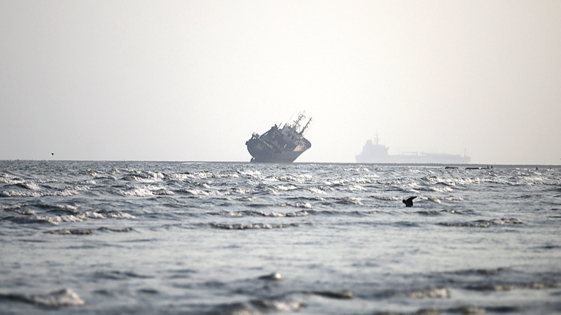 Vessels remain at anchor in the Strait of Hormuz in Bandar Abbas, Iran, September 12, 2026. /VCG