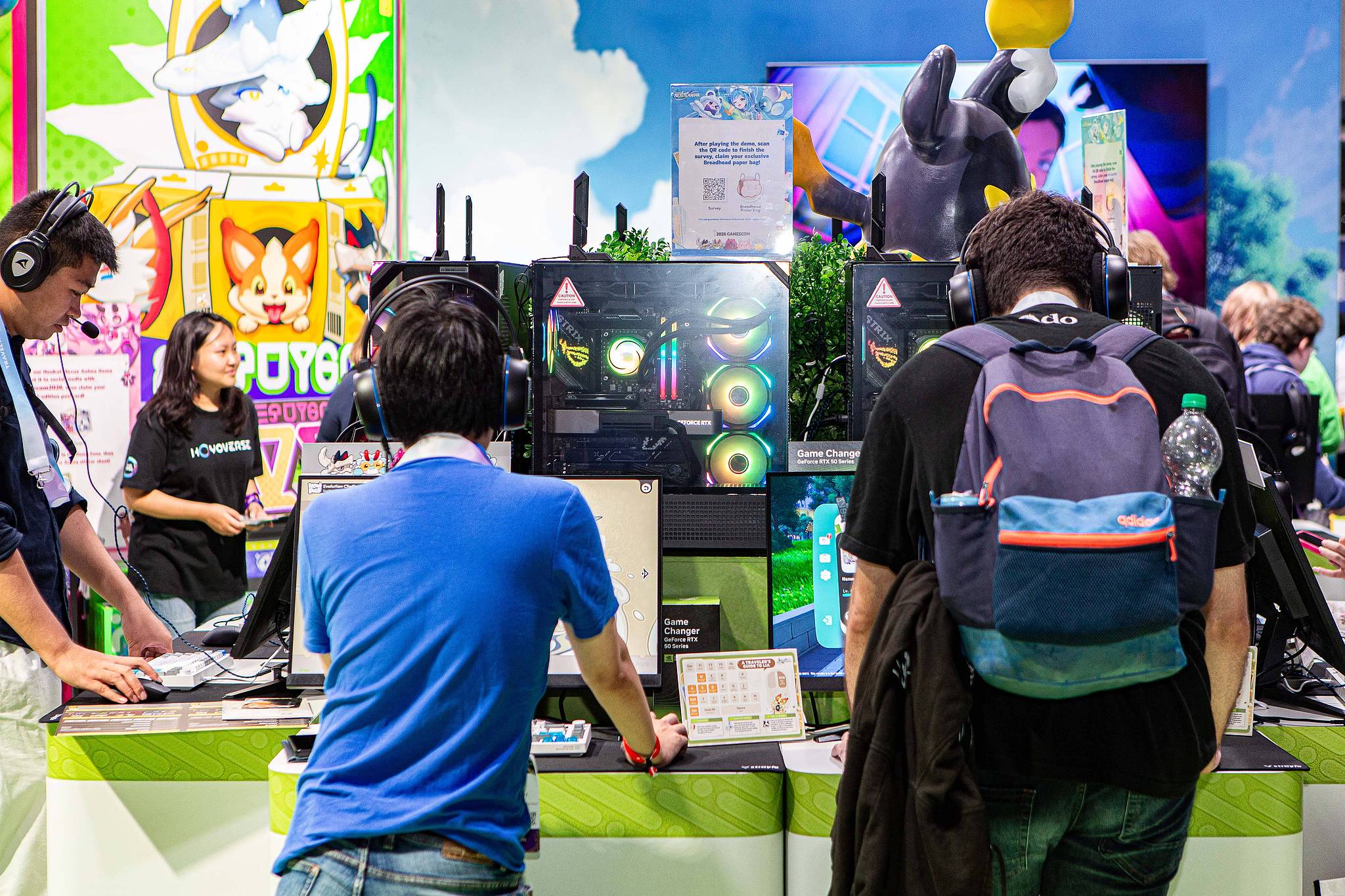 Visitors try out games at a booth during Gamescom 2026 in Cologne, Germany, August 29, 2026. /VCG