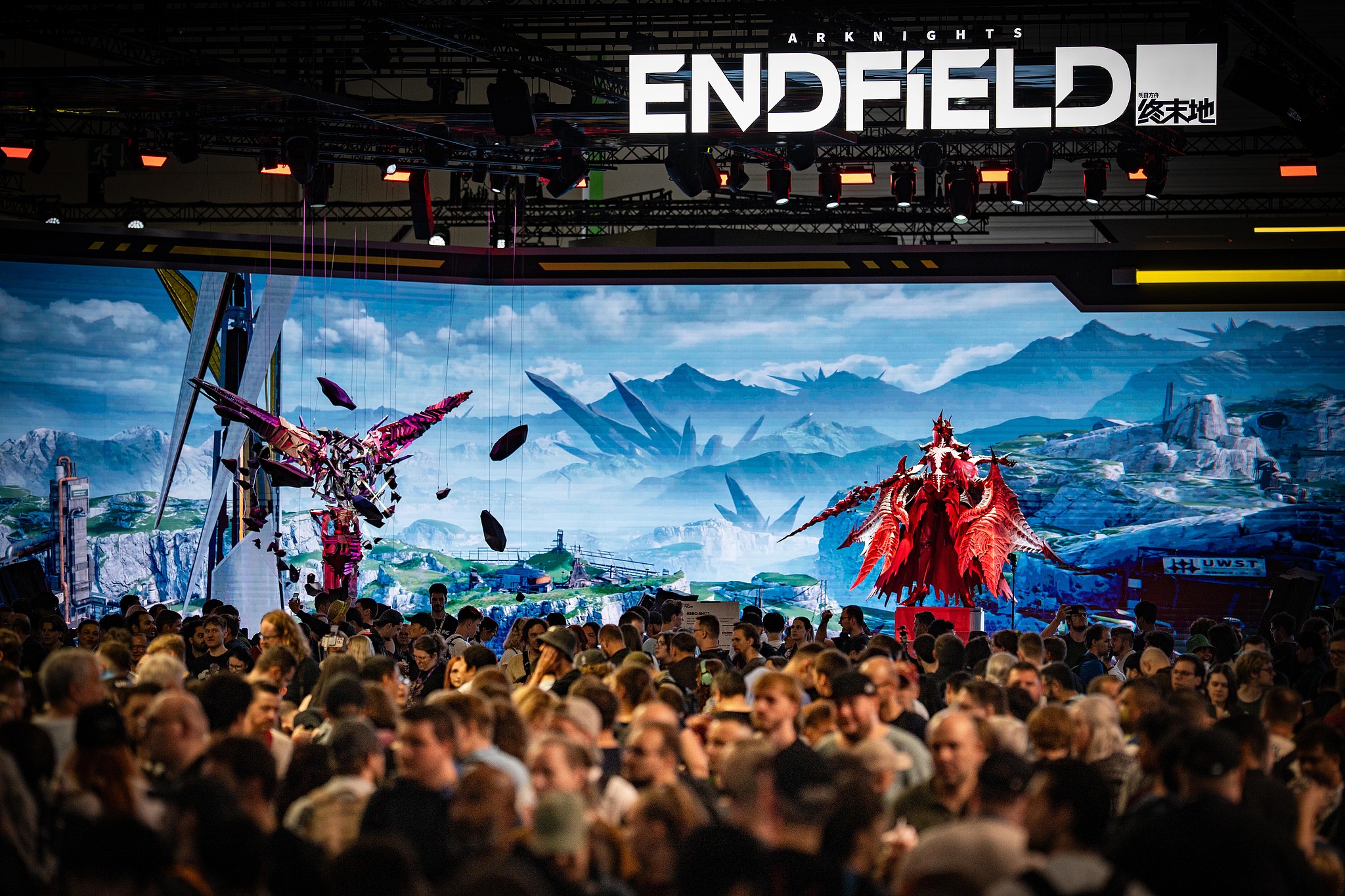 Visitors gather at the Arknights: Endfield booth during Gamescom 2026 in Cologne, Germany, August 29, 2026. /VCG