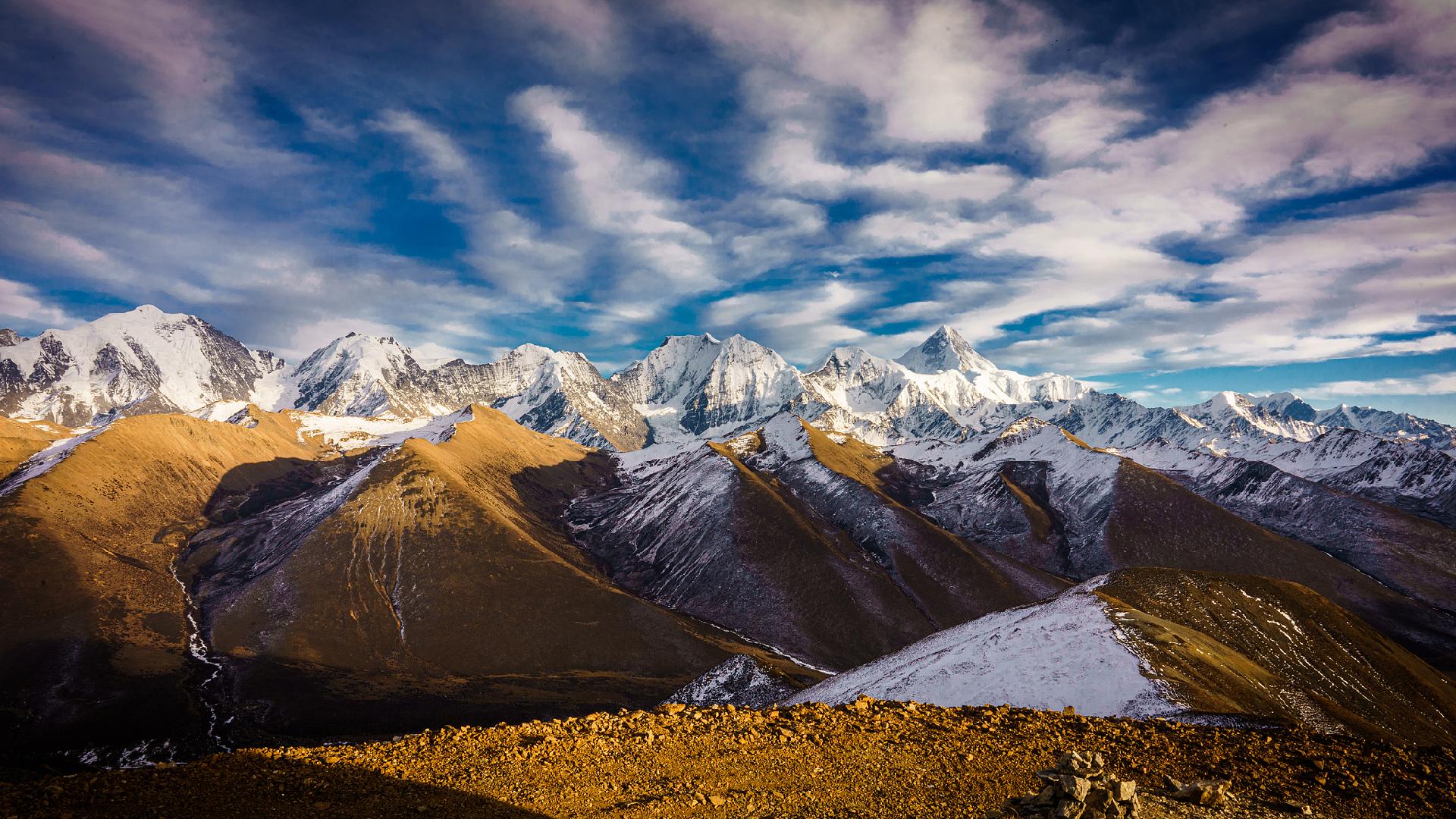 Crossing the snow-capped mountains: Epic of the Long March