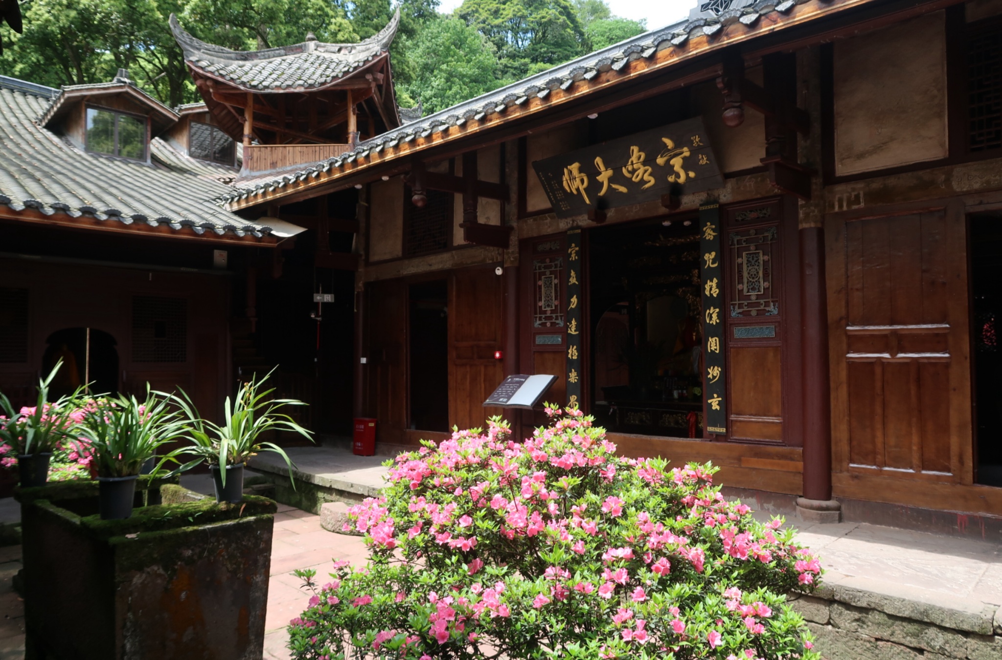 Mid-Autumn Approaching: Jinfeng Temple, Where Scenery Meets Cultural Memory