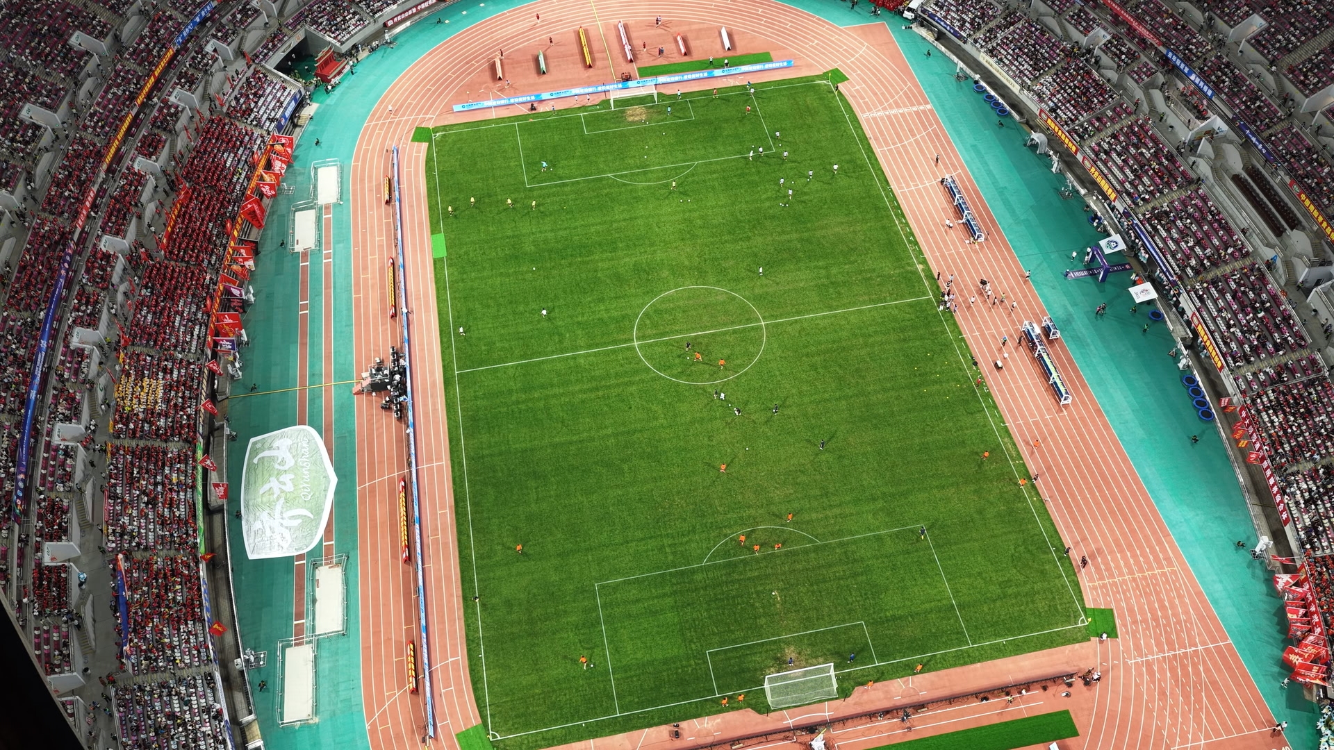 CGTN's Mike at GanChao: 40,000 Fans in Ganzhou