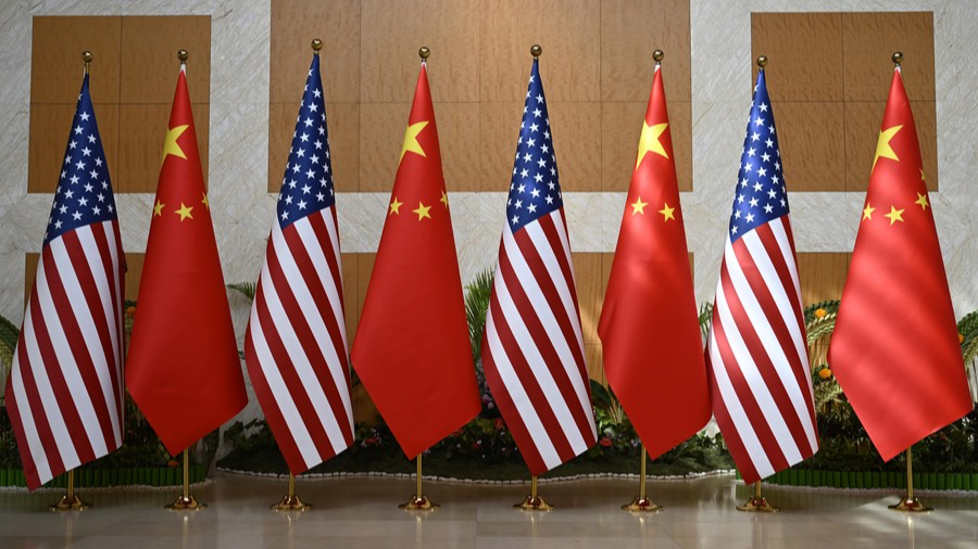 A file photo of the national flags of China and the United States, November 14, 2022. /Xinhua