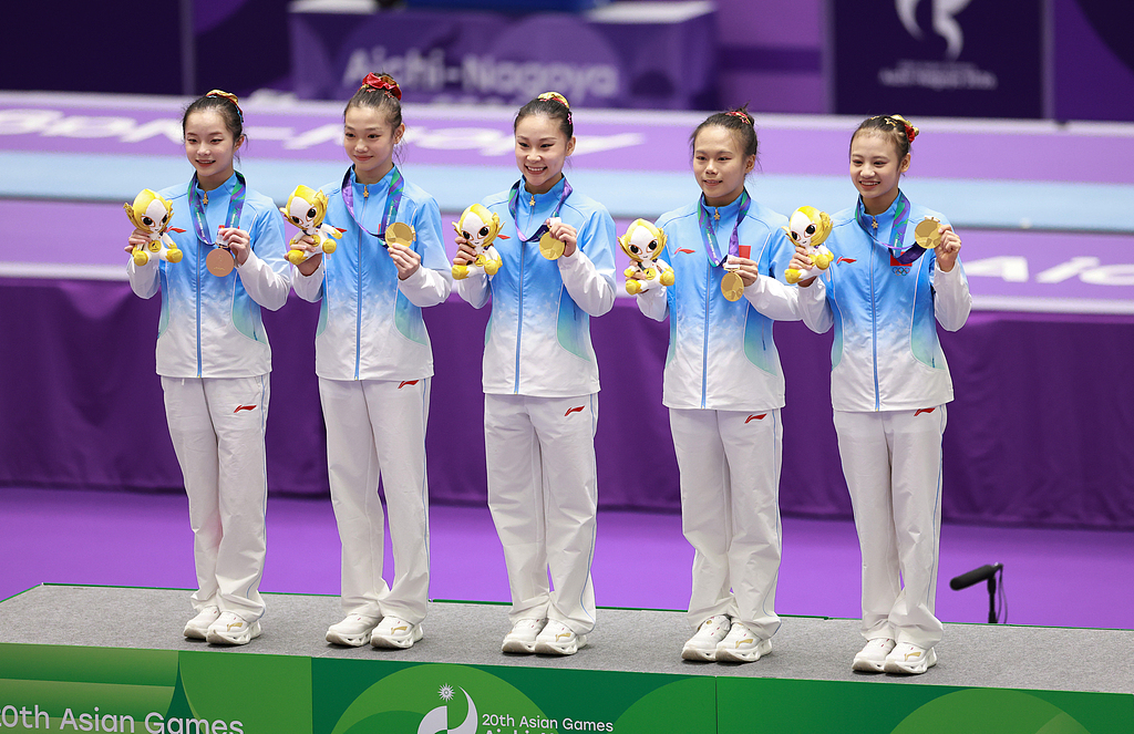 Team China's gold medalists pose for photos during the women's team artistic gymnastics victory ceremony at the Asian Games at Nagoya General Gymnasium in Nagoya City, Japan, September 23, 2026. /VCG