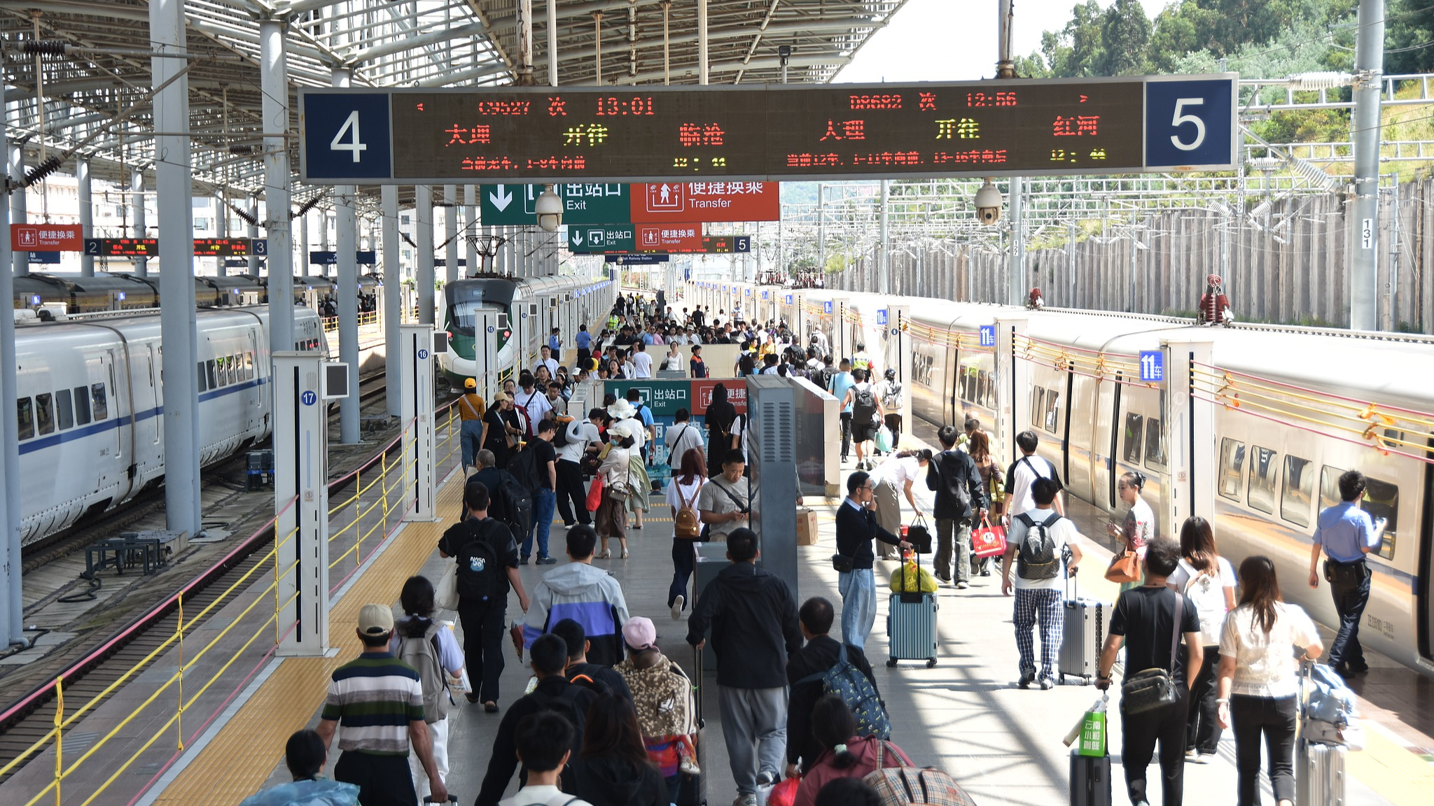 Passengers board a train at Dali Railway Station in Dali, southwest China's Yunnan Province, on September 24, 2026. /VCG