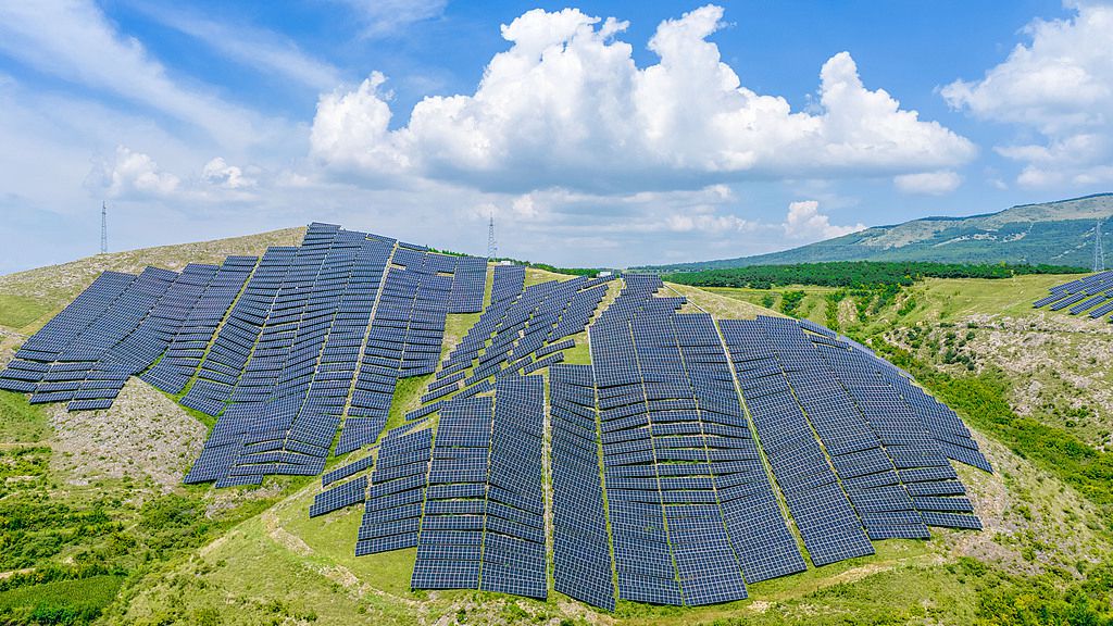 Solar panels blanket barren hillsides in Zhangdian Town, Pinglu County, Yuncheng City, Shanxi Province, China, August 26, 2026. /VCG