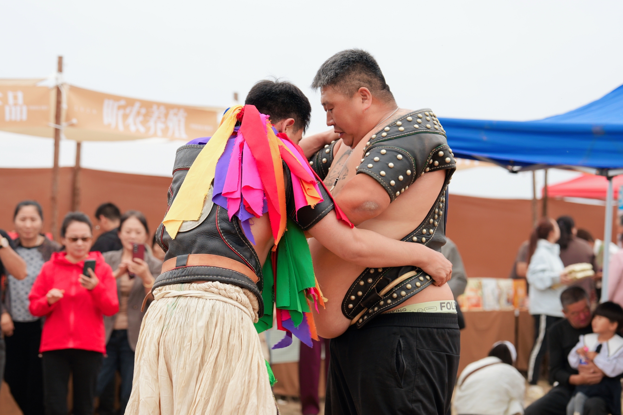 A Mongolian wrestling performance unfolds at the Market Days With Movies event in Ordos, north China's Inner Mongolia Autonomous Region, on September 23, 2026. /Photo provided to CGTN