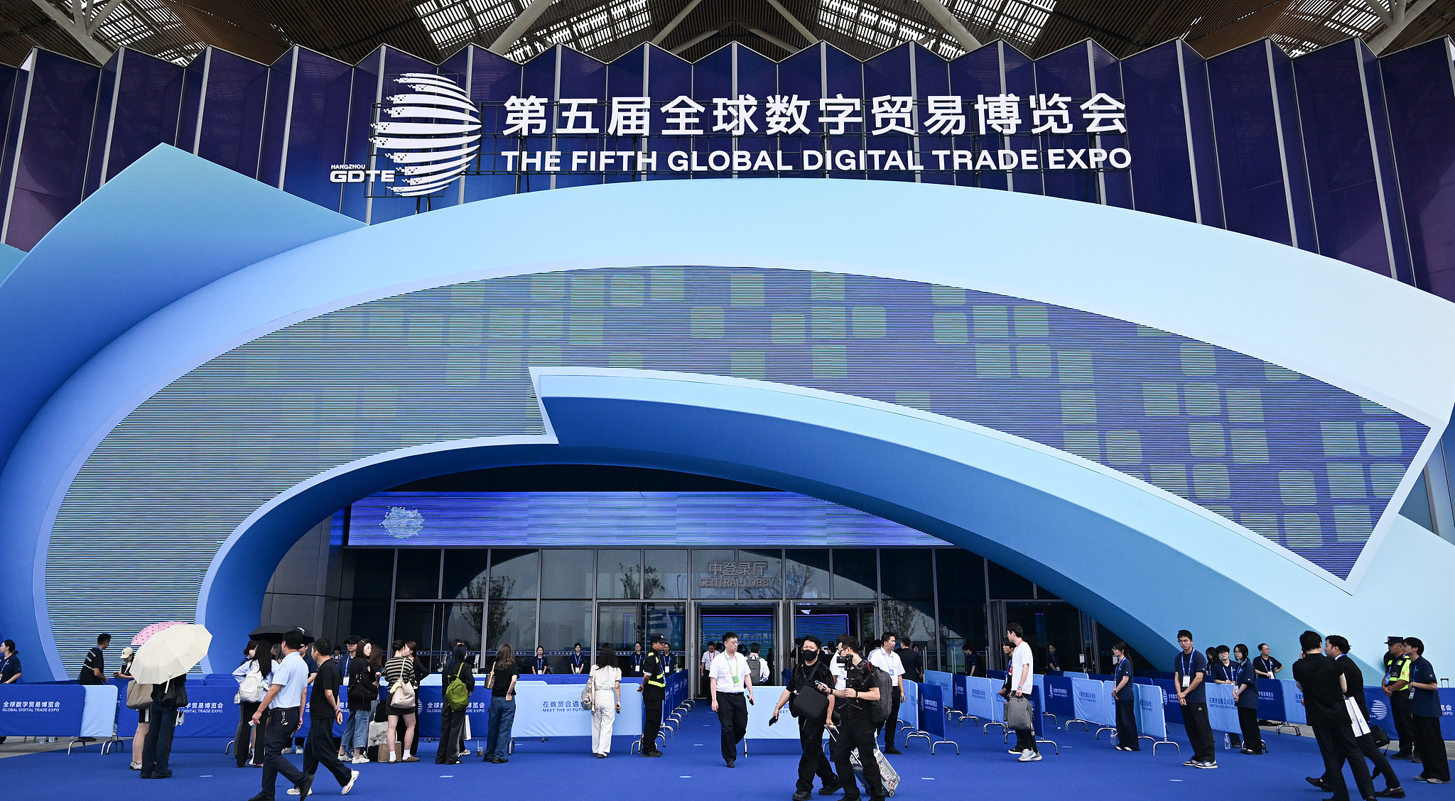 Premier Li Qiang says China to ease market access, boost digital trade