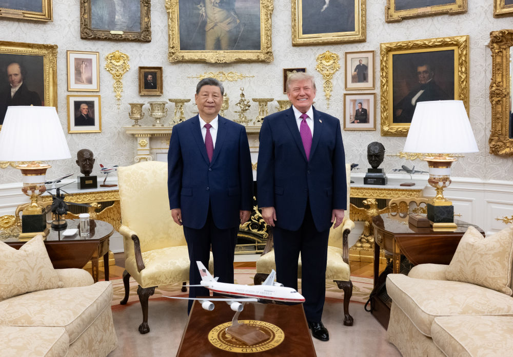 Chinese President Xi Jinping and US President Donald Trump pose for a photo in the Oval Office at the White House, Washington, D.C., the United States, September 24, 2026. /Xinhua
