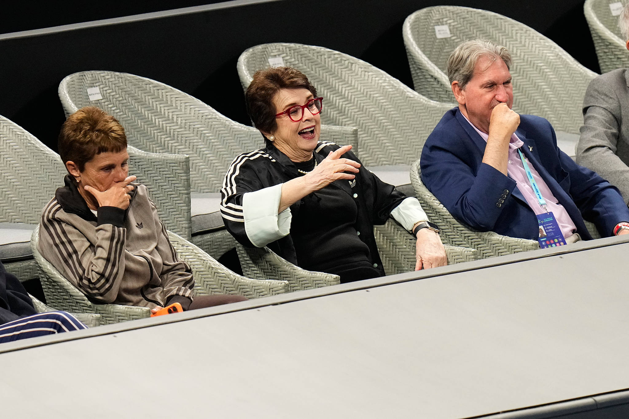 Billie Jean King (C) watches a match between China and Italy at the Billie Jean King Cup Finals in Shenzhen, south China's Guangdong Province, September 24, 2026. /VCG