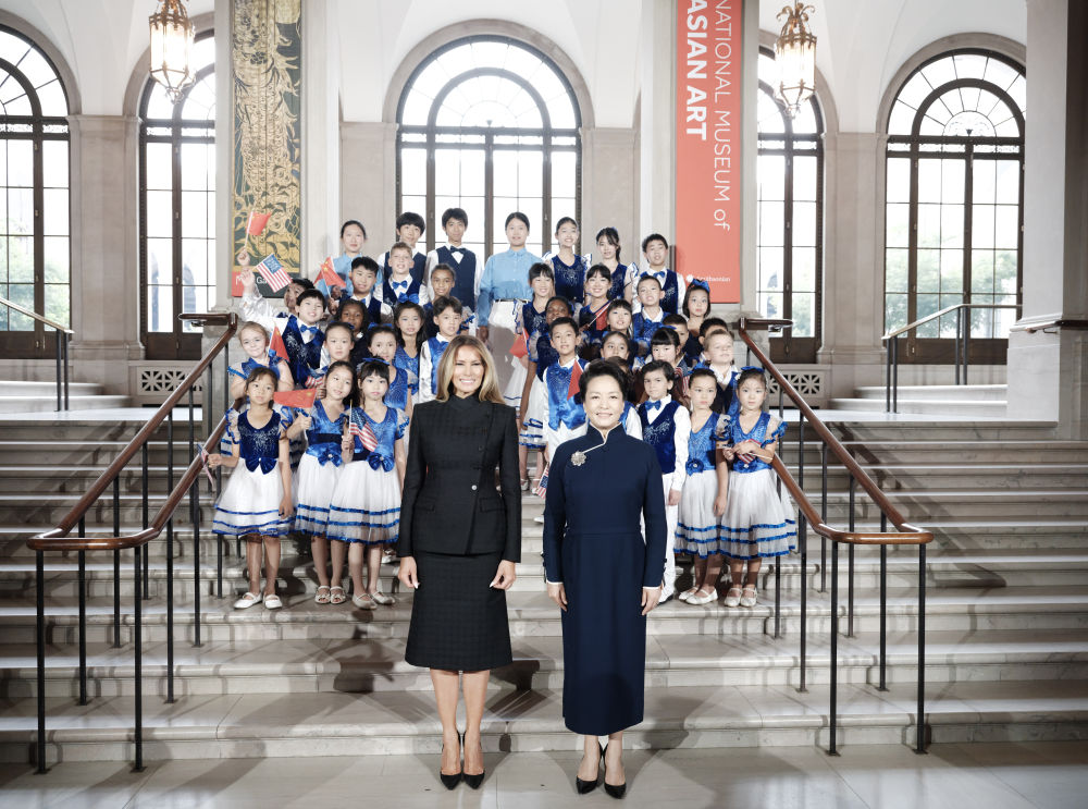 Peng Liyuan (R), wife of Chinese President Xi Jinping, and Melania Trump, wife of US President Donald Trump, visit the National Museum of Asian Art in Washington, D.C., US, September 24, 2026. /Xinhua
