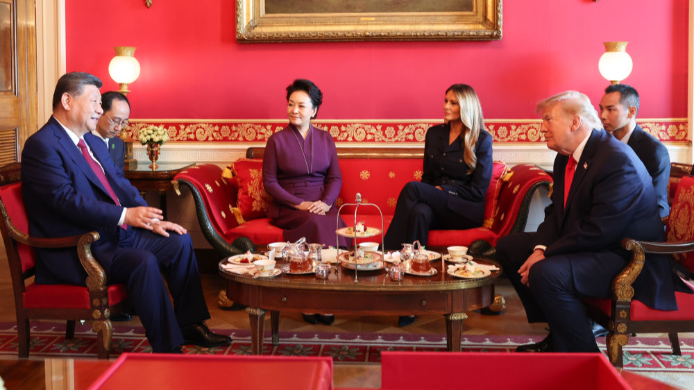 Xi, Peng Liyuan have tea chat with Trump and his wife