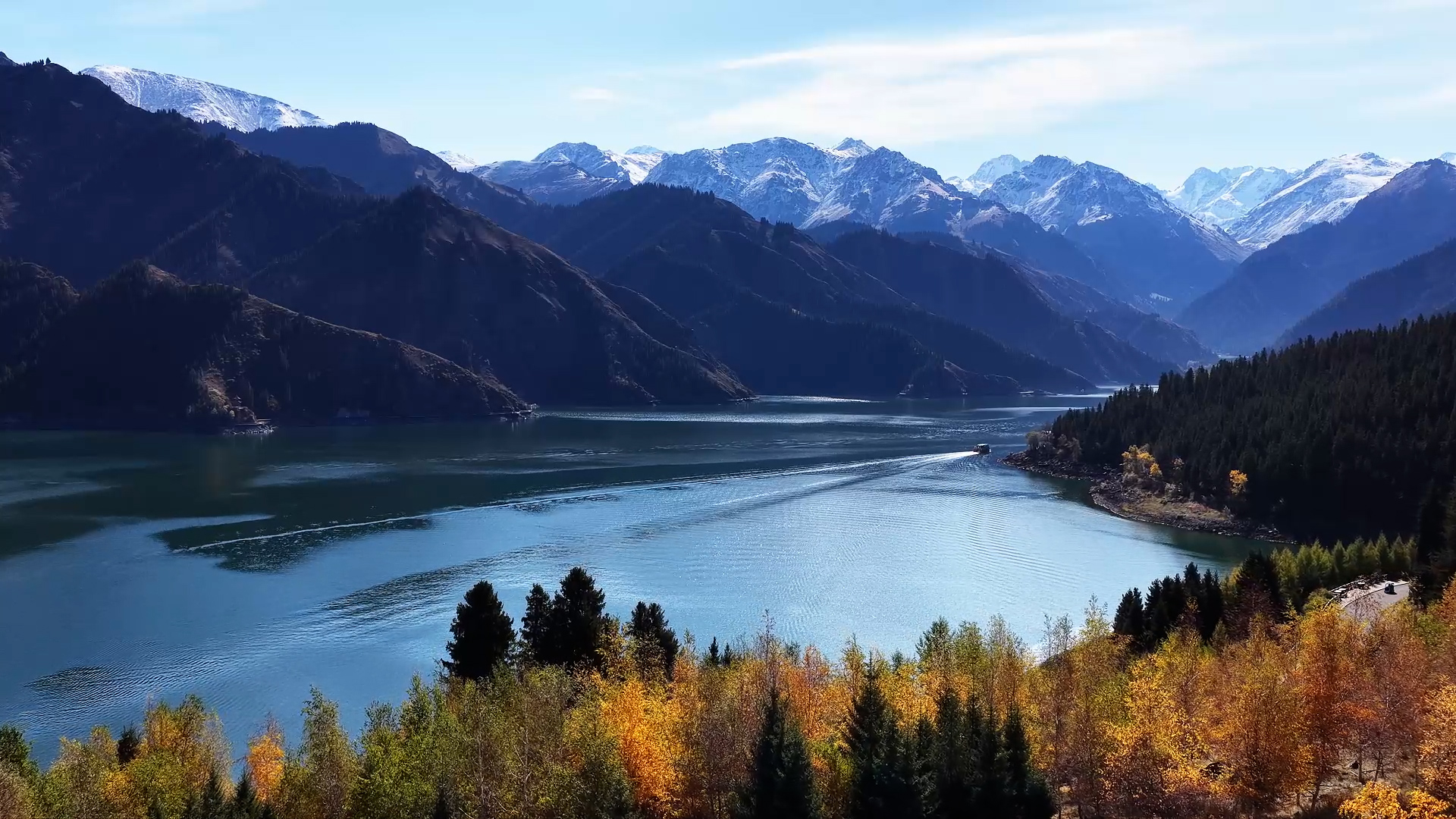 Autumn paints Xinjiang's Tianchi Scenic Area in splendid colors