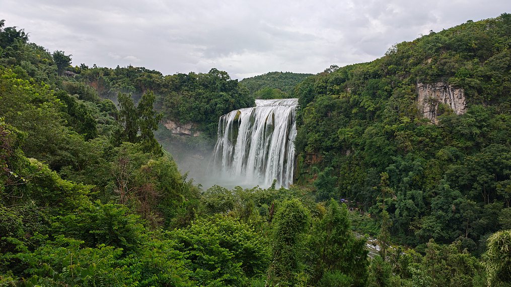 Live: Witness China's largest waterfall, Huangguoshu Waterfall