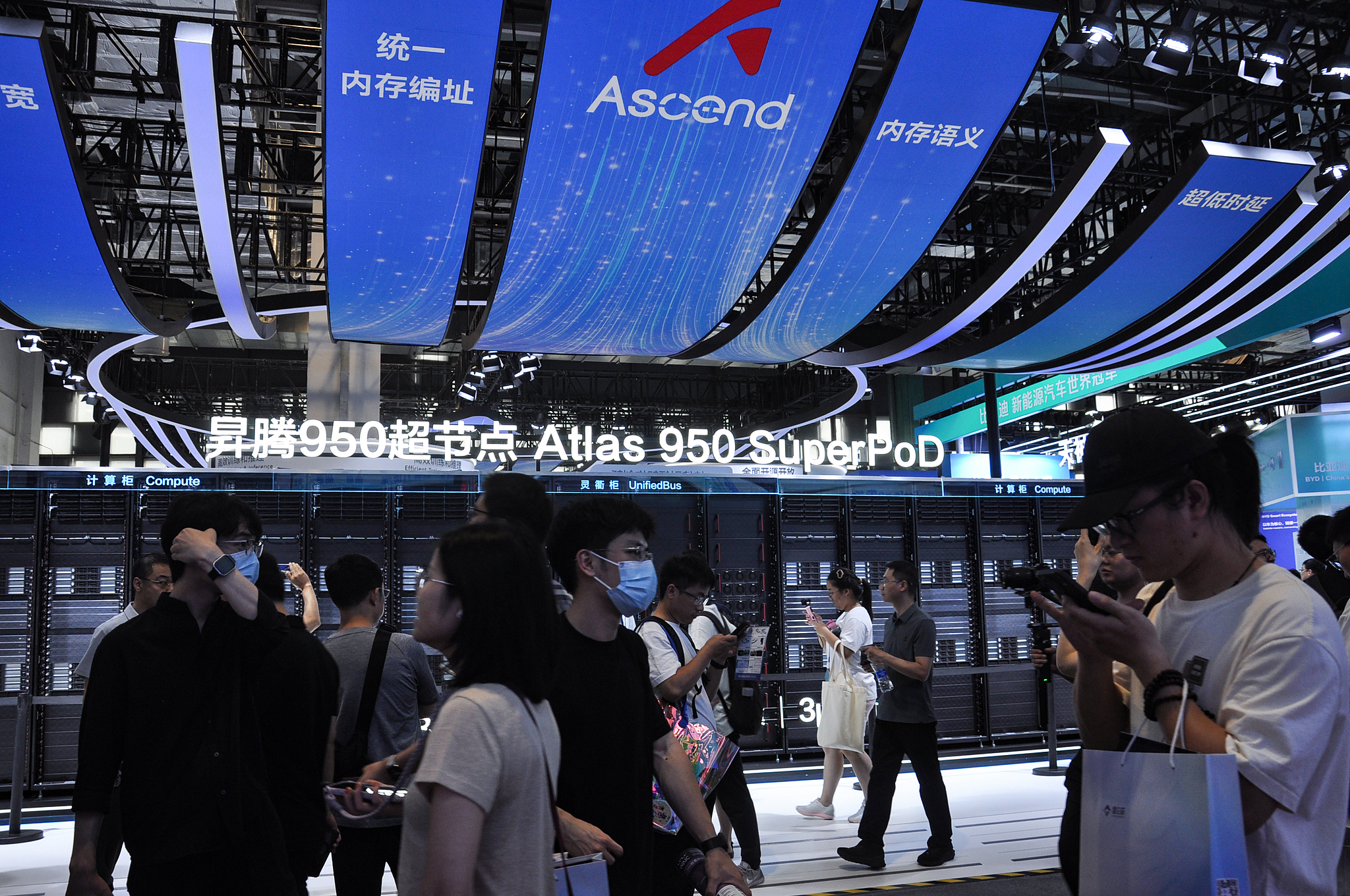 Huawei's booth at the 2026 World AI Conference, Shanghai, China, July 18, 2026. /VCG