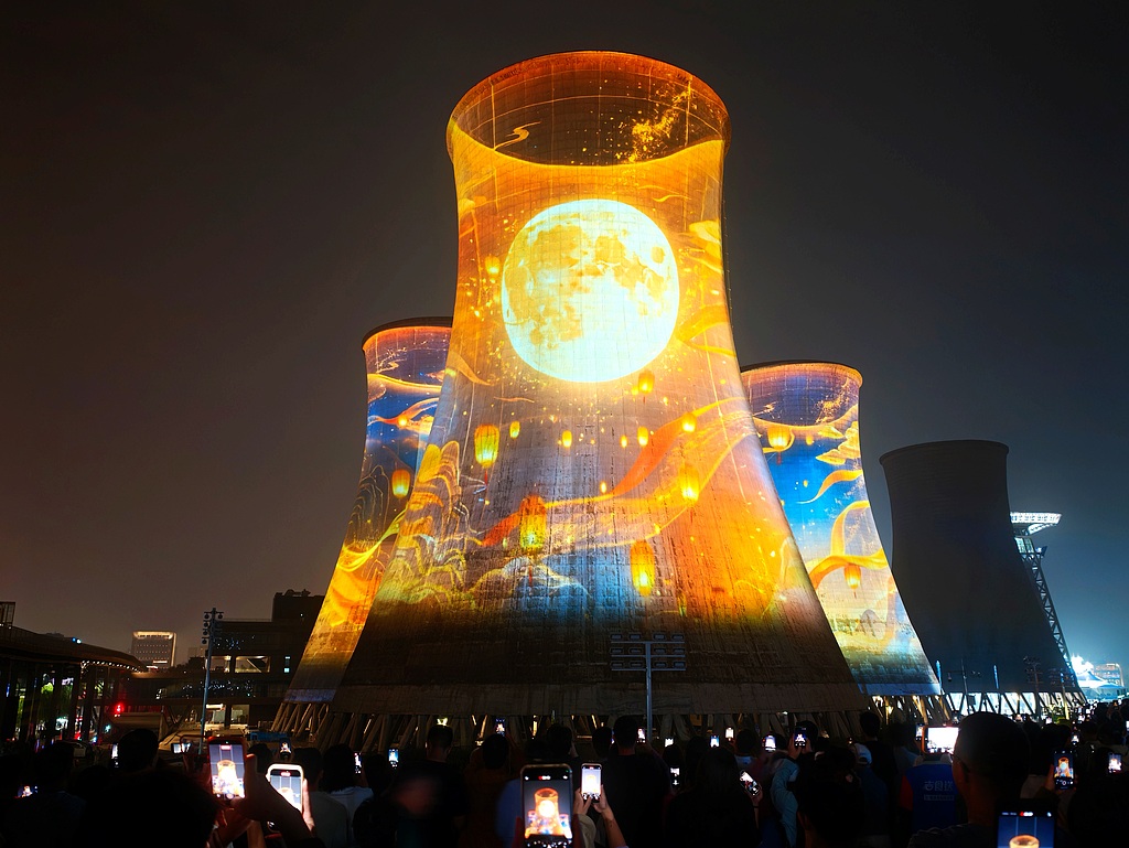 Shougang Park, a former steel mill turned cultural and leisure landmark, is ablaze with lights as visitors admire the moon and lanterns to celebrate the Mid-Autumn Festival, Beijing, capital of China, September 25, 2026. /VCG