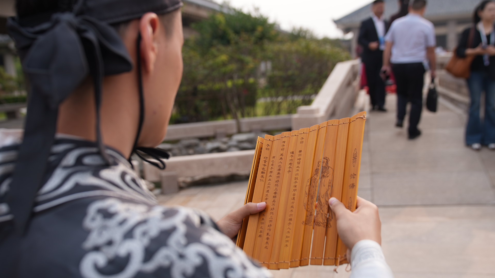 Performers prepare for the ceremony in Qufu, Shandong Province, September 28, 2026. /CGTN