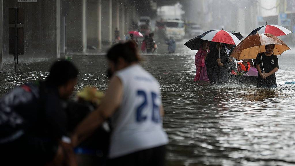 Live: Thousands forced to evacuate amid flooding in Bangkok, Thailand