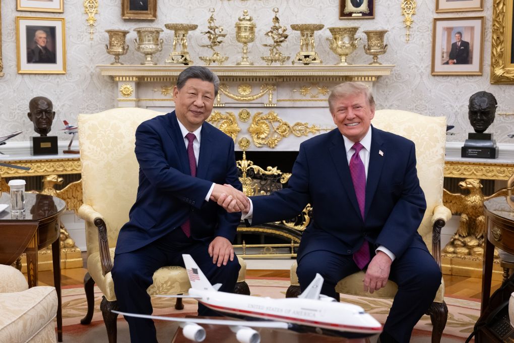 Chinese President Xi Jinping shakes hands with US President Donald Trump in the Oval Office after a welcome ceremony at the White House in Washington, DC, the United States, September 24, 2026. /Xinhua