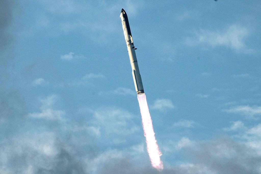  SpaceX's Starship rocket during its 14th flight test, September 28, 2026. /VCG