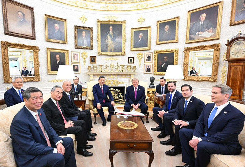 Chinese President Xi Jinping holds small-group exchanges with US President Donald Trump in the Oval Office after a welcome ceremony at the White House in Washington, DC, the United States, September 24, 2026. /Xinhua