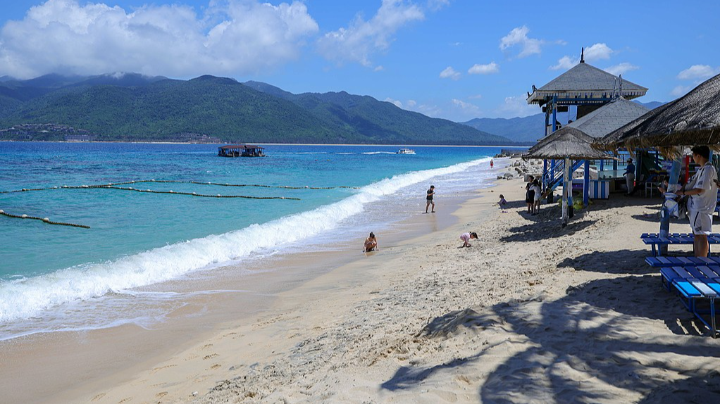 Live: Scenic view of Fenjiezhou Island in south China's Hainan Province