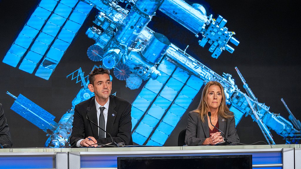 NASA Administrator Jared Isaacman (L) and NASA's Low Earth Orbit Program Manager Dana Weigel discuss an update on the Boeing Starliner spacecraft at a news conference at Kennedy Space Center, Florida, the US, September 28, 2026. /VCG