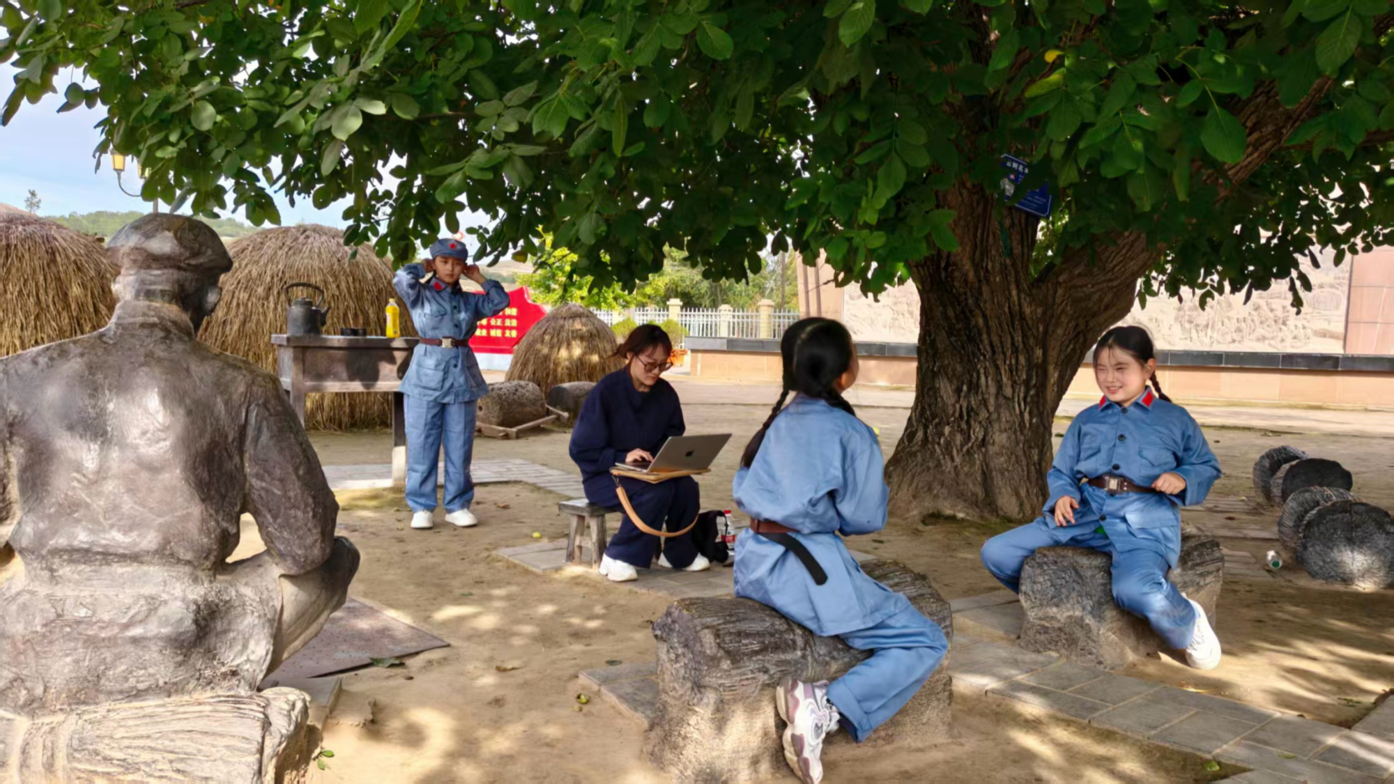 The walnut tree in Bangluo Town: The Long March passed by, the new generation sits under the shade