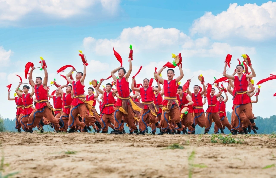 Dancers perform Shandong's Guzi Yangge. /CMG