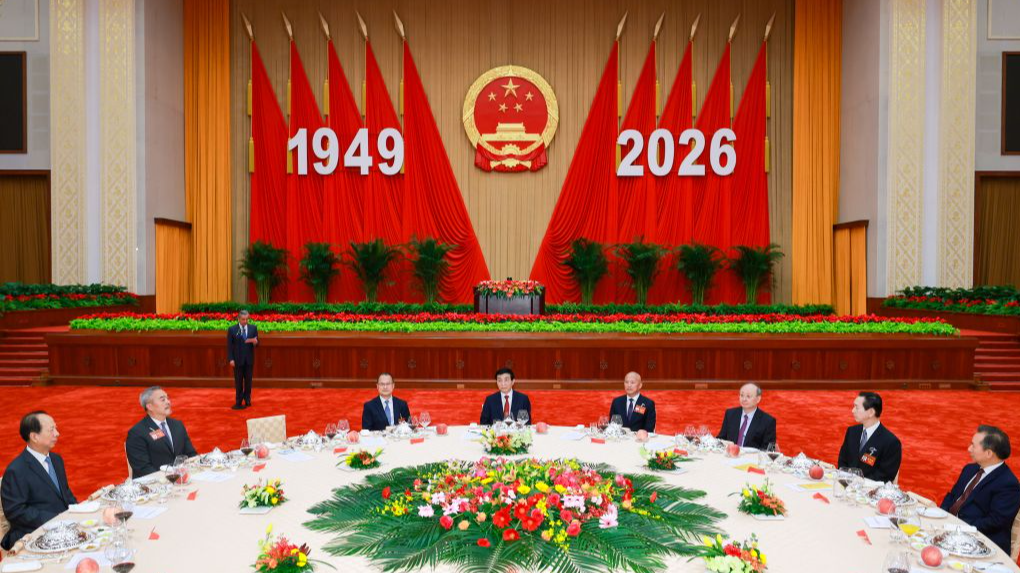 Wang Huning (middle) attends a reception to celebrate the upcoming 77th anniversary of the founding of the People's Republic of China at the Great Hall of the People in Beijing, capital of China, September 28, 2026. /Xinhua