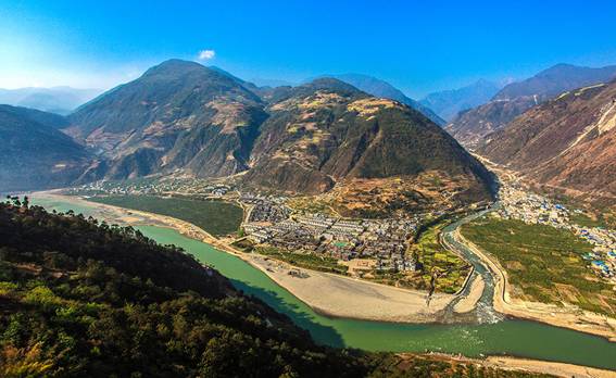 A bird's view of Dadu river in Anshunchang, southwest China's Sichuan Province. /Xinhua