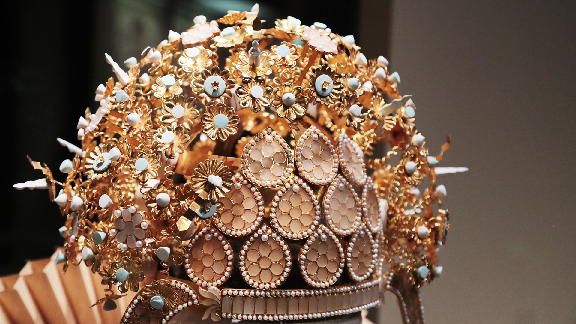 A glimpse into the exquisite beauty of an ancient empress's crown