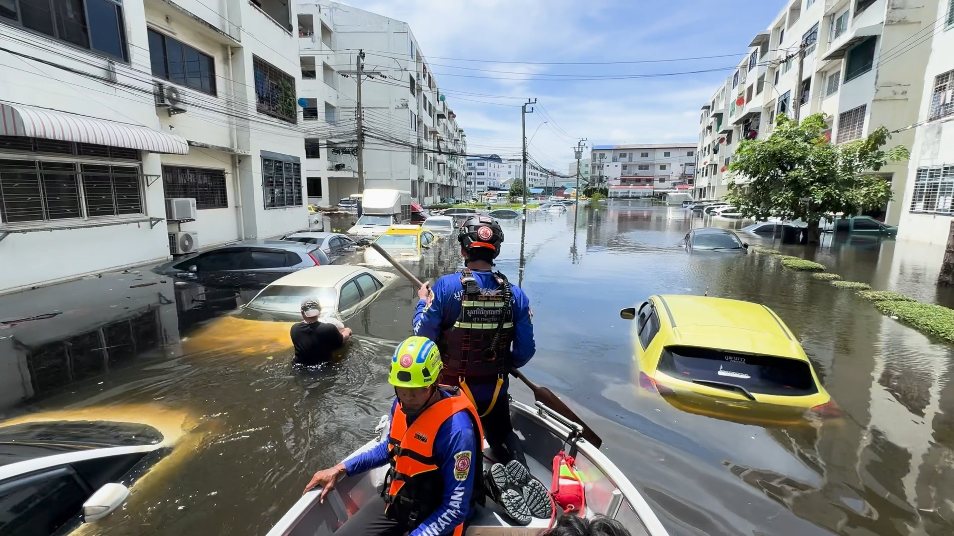 Bangkok's Lat Krabang cut off as floods persist