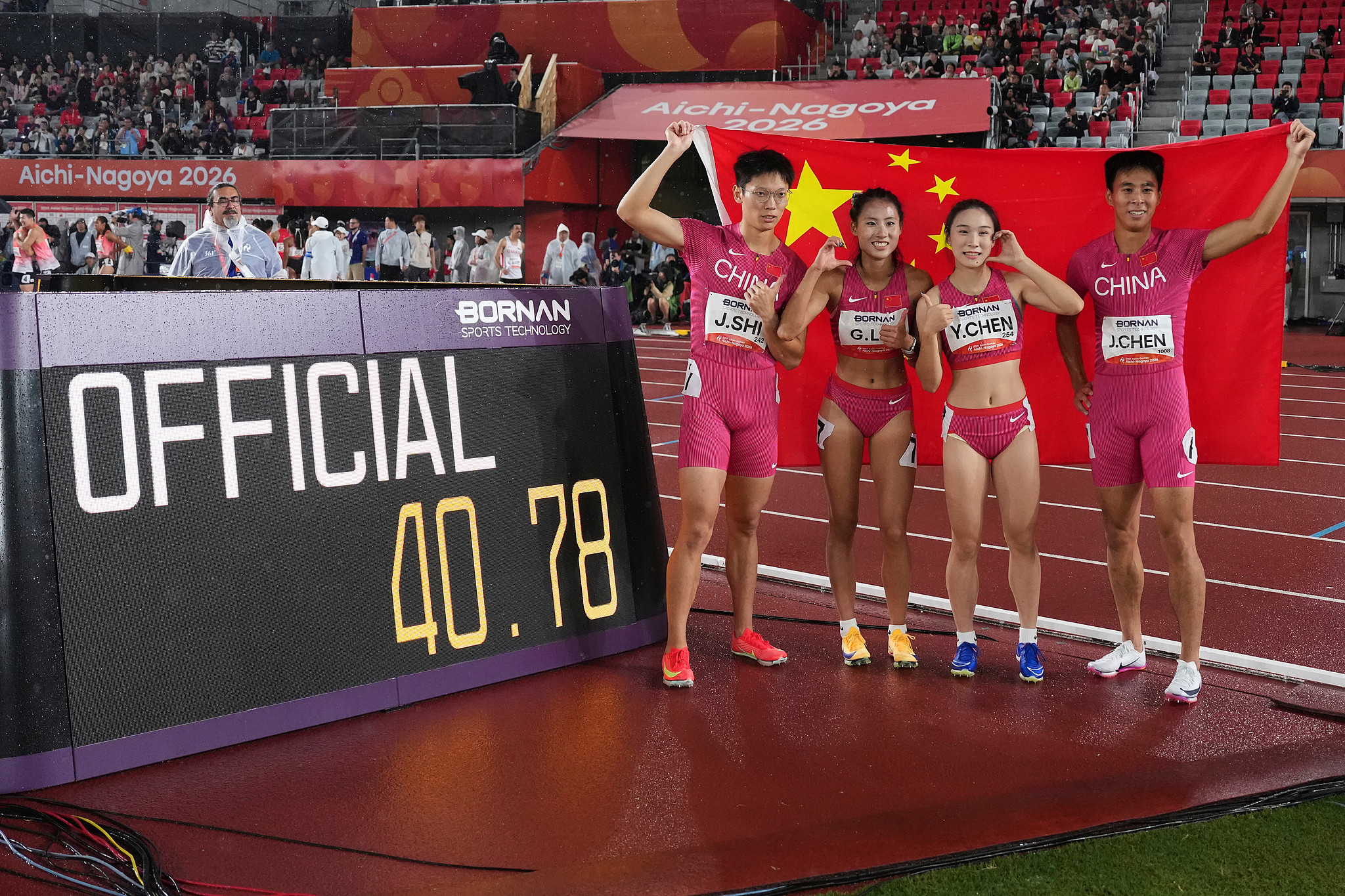 China's mixed 4x100m relay gold medalists Shi Junhao, Liu Guoyi, Chen Yujie and Chen Jinfeng (L-R) celebrate by the race clock at the Asian Games in Nagoya, Japan, September 29, 2026. /VCG