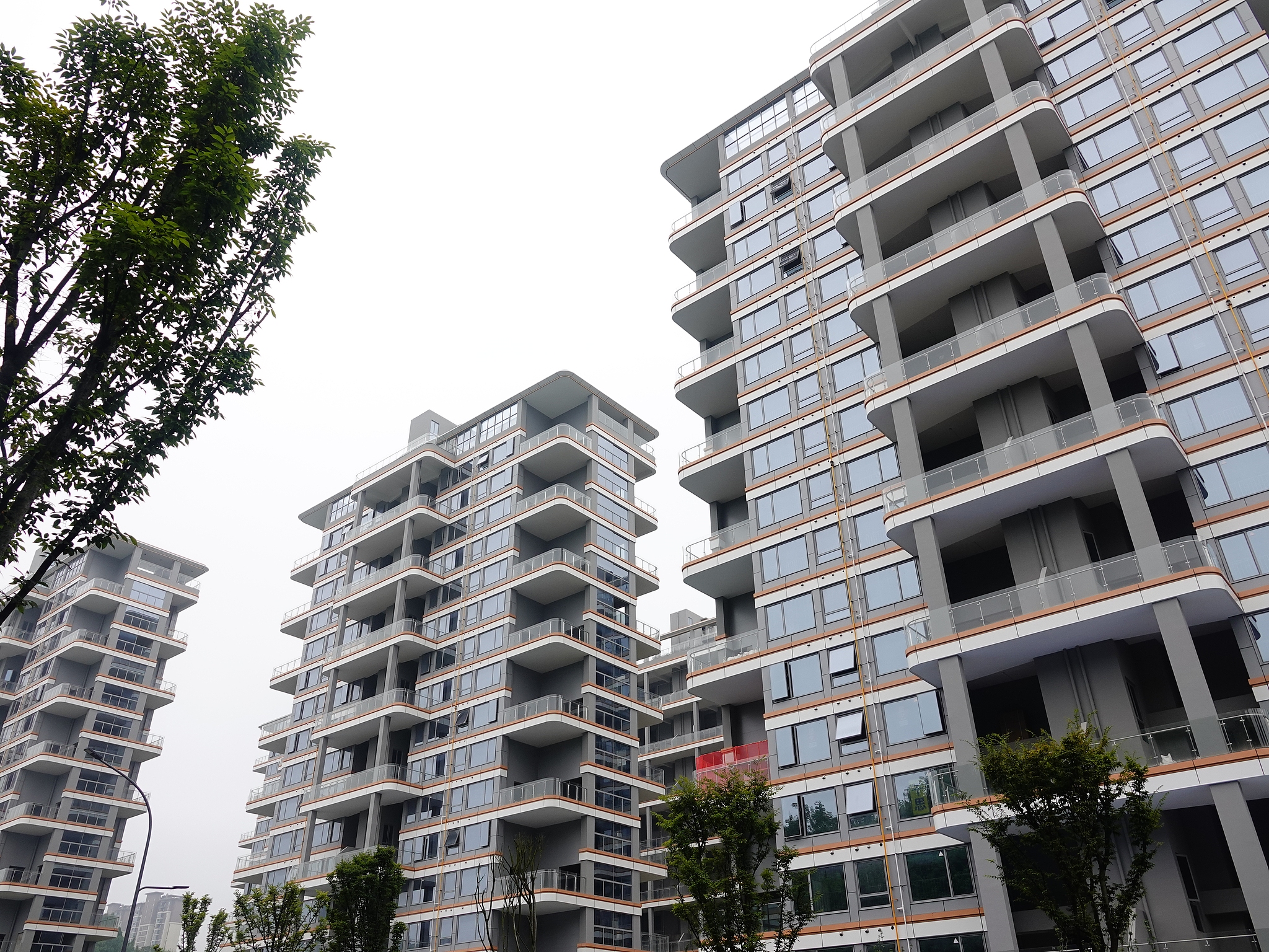 Commercial housing under construction in Yichang, Hubei Province, China, September 30, 2026. /VCG