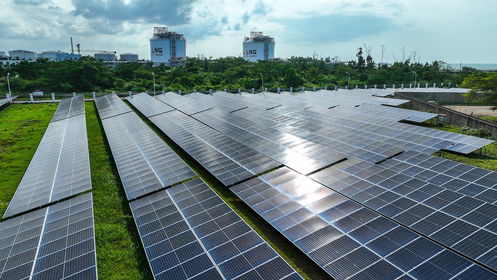 Solar panels in the foreground of a view of the LNG storage depot of PetroChina Natural Gas Sales Hainan Company in the Laocheng Development Zone of Chengmai, Hainan Province, China, September 16, 2026. /VCG